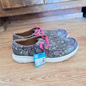 Ariat cruisers brand new with tags